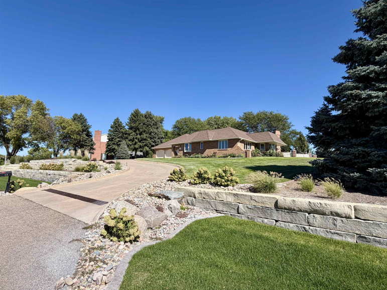 13 Crestview Drive Kearney, Nebraska 68845, 4 Bedroom Bedrooms, ,4 BathroomBathrooms,Residential,For Sale,13 Crestview Drive,20261452
