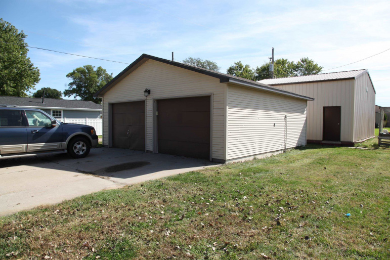 302 LEE ST. ELWOOD, Nebraska 68937-000, 3 Bedroom Bedrooms, ,3 BathroomBathrooms,Residential,For Sale,302 LEE ST.,20261458