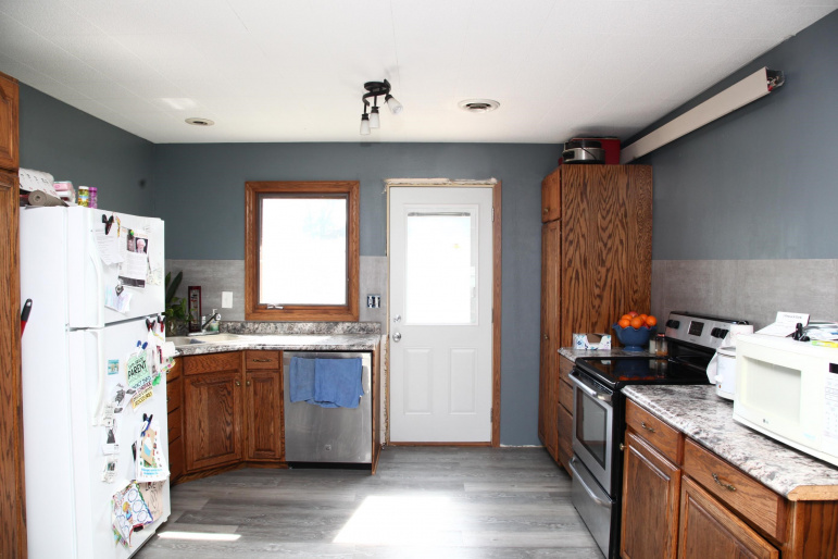 302 LEE ST. ELWOOD, Nebraska 68937-000, 3 Bedroom Bedrooms, ,3 BathroomBathrooms,Residential,For Sale,302 LEE ST.,20261458
