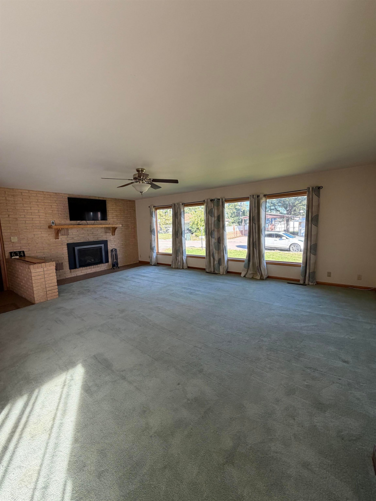 634 E Hawthorne Street Minden, Nebraska 68959, 2 Bedroom Bedrooms, ,1 BathroomBathrooms,Residential,For Sale,634 E Hawthorne Street,20261462