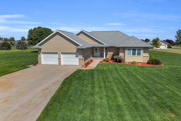 1640 E 67th St. Kearney, Nebraska 68847, 4 Bedroom Bedrooms, ,4 BathroomBathrooms,Residential,For Sale,1640 E 67th St.,20261475