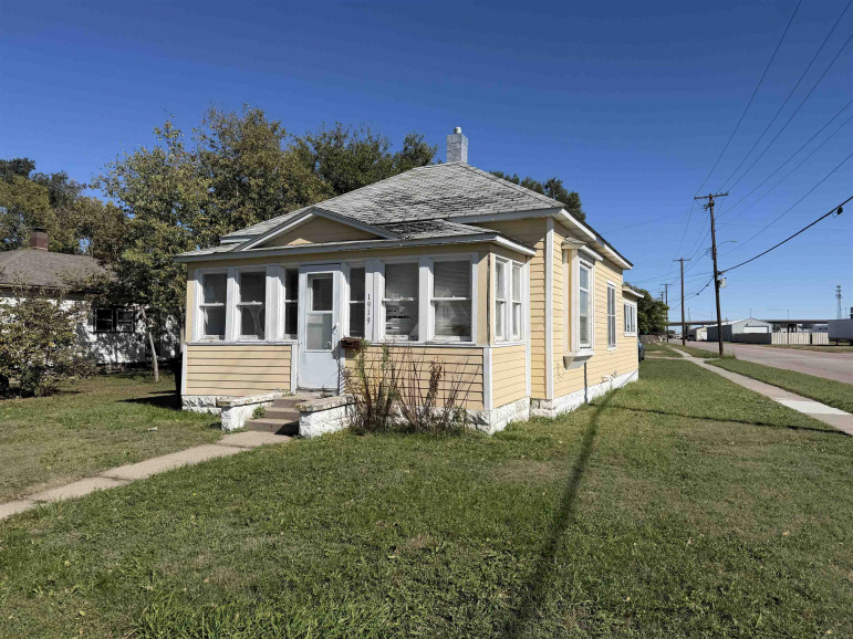 1919 5th Avenue Kearney, Nebraska 68845, 2 Bedroom Bedrooms, ,1 BathroomBathrooms,Residential,For Sale,1919 5th Avenue,20261504