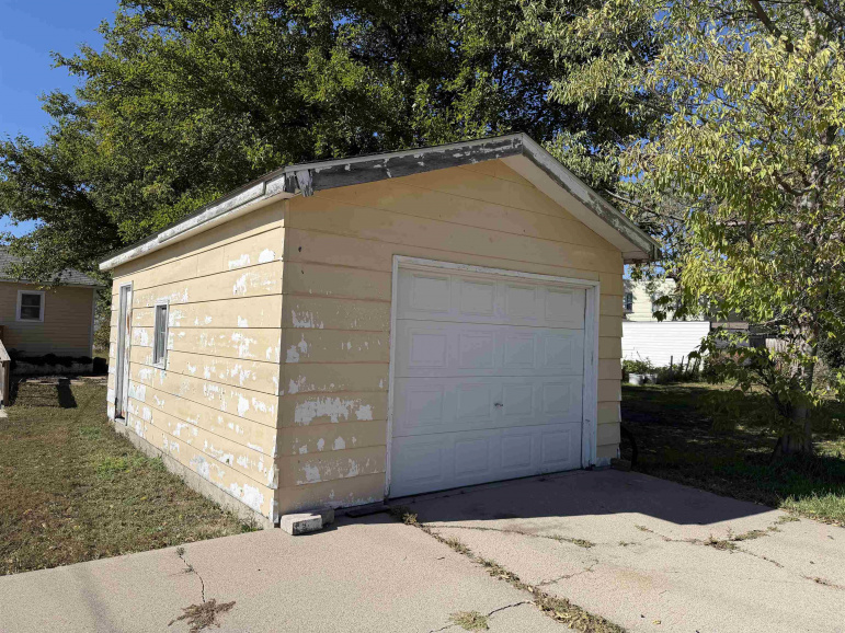1919 5th Avenue Kearney, Nebraska 68845, 2 Bedroom Bedrooms, ,1 BathroomBathrooms,Residential,For Sale,1919 5th Avenue,20261504