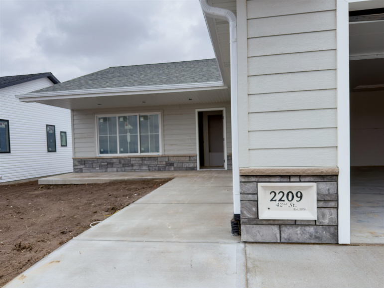 2209 E 42nd Street Kearney, Nebraska 68847, 4 Bedroom Bedrooms, ,3 BathroomBathrooms,Residential,For Sale,2209 E 42nd Street,20261496