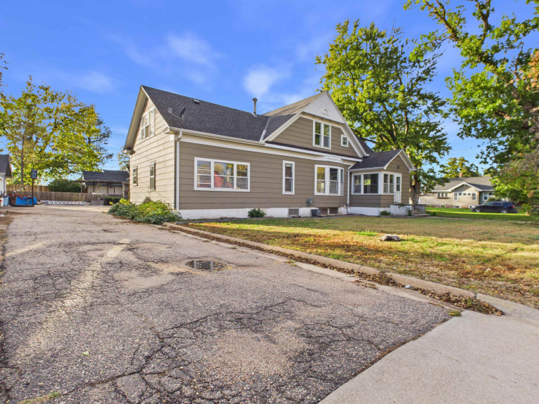 309 W 4th Minden, Nebraska 68959, 5 Bedroom Bedrooms, ,3 BathroomBathrooms,Residential,For Sale,309 W 4th,20261505