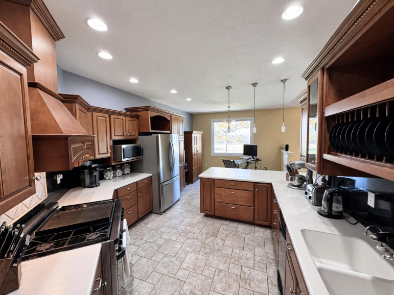 8184 S Buffalo Rd North Platte, Nebraska 69101, 5 Bedroom Bedrooms, ,4 BathroomBathrooms,Residential,For Sale,8184 S Buffalo Rd,20261506