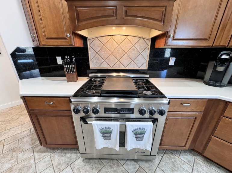 8184 S Buffalo Rd North Platte, Nebraska 69101, 5 Bedroom Bedrooms, ,4 BathroomBathrooms,Residential,For Sale,8184 S Buffalo Rd,20261506