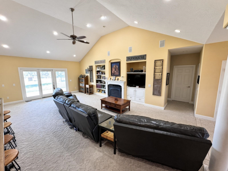 8184 S Buffalo Rd North Platte, Nebraska 69101, 5 Bedroom Bedrooms, ,4 BathroomBathrooms,Residential,For Sale,8184 S Buffalo Rd,20261506