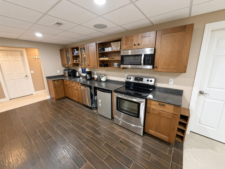 8184 S Buffalo Rd North Platte, Nebraska 69101, 5 Bedroom Bedrooms, ,4 BathroomBathrooms,Residential,For Sale,8184 S Buffalo Rd,20261506