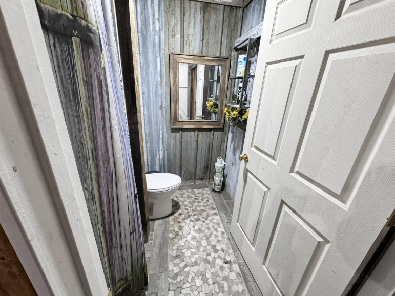 8184 S Buffalo Rd North Platte, Nebraska 69101, 5 Bedroom Bedrooms, ,4 BathroomBathrooms,Residential,For Sale,8184 S Buffalo Rd,20261506