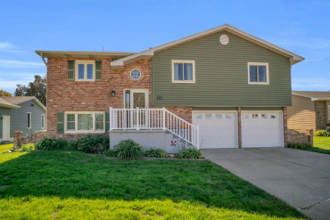 1602 W 38th Street Kearney, Nebraska 68845, 4 Bedroom Bedrooms, ,3 BathroomBathrooms,Residential,For Sale,1602 W 38th Street,20261518
