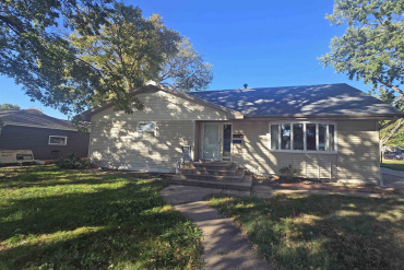 2212 13th Avenue KEARNEY, Nebraska 68845, 5 Bedroom Bedrooms, ,3 BathroomBathrooms,Residential,For Sale,2212 13th Avenue,20261522