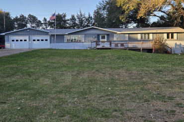 39113 Sandhills Rd Curtis, Nebraska 69025, 5 Bedroom Bedrooms, ,3 BathroomBathrooms,Residential,For Sale,39113 Sandhills Rd,20261528