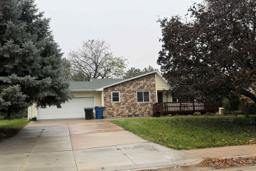 2010 W 36th Street Kearney, Nebraska 68845, 3 Bedroom Bedrooms, ,3 BathroomBathrooms,Residential,For Sale,2010 W 36th Street,20261549