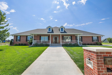 501 Fox Run Street Hastings, Nebraska 68901, 6 Bedroom Bedrooms, ,5 BathroomBathrooms,Residential,For Sale,501 Fox Run Street,20261554