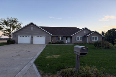 5215 W Valley Rd Hastings, Nebraska 68901, 5 Bedroom Bedrooms, ,3 BathroomBathrooms,Residential,For Sale,5215 W Valley Rd,20261561